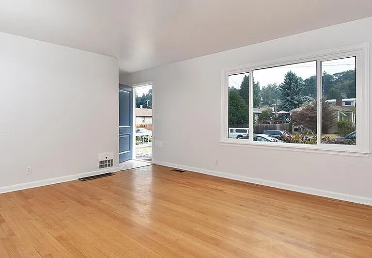 3401 33rd Ave W — Photo 6