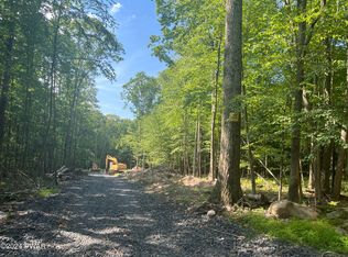 3 Franks Rd, Hawley, PA 18428