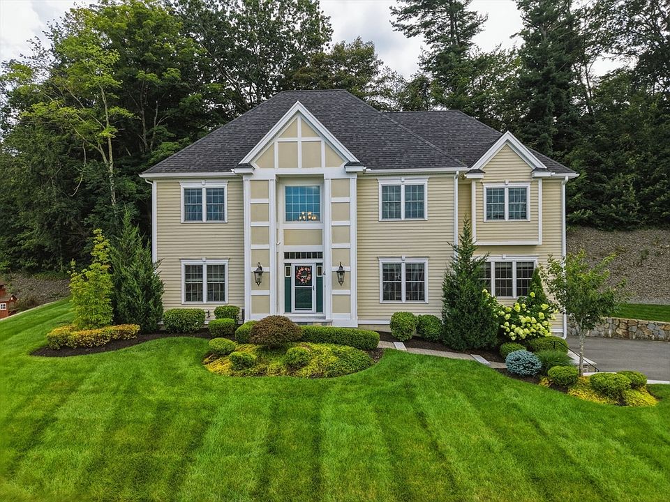 1st image of 4 E Meadow Ln
