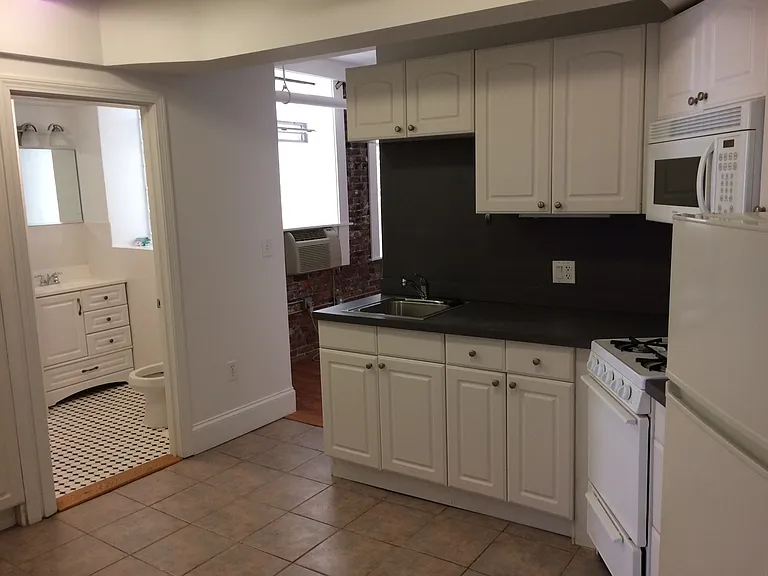 149 Park Dr #B — Photo 2