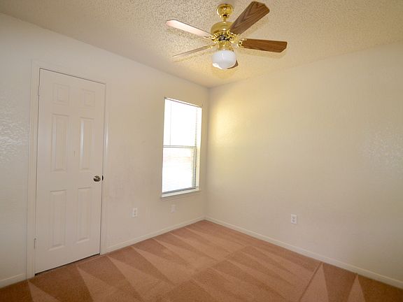 3rd image of 404 Pinto Dr