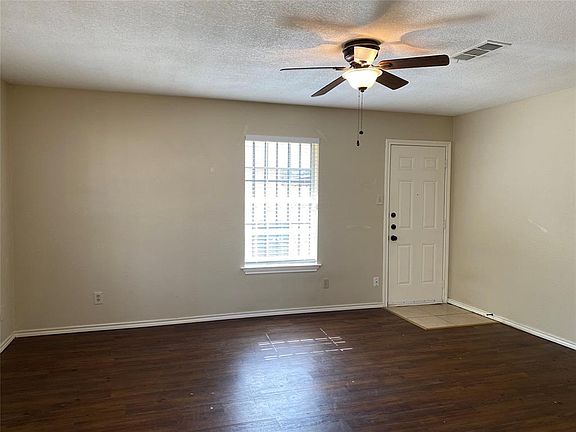 3rd image of 4007 Vineyard Dr