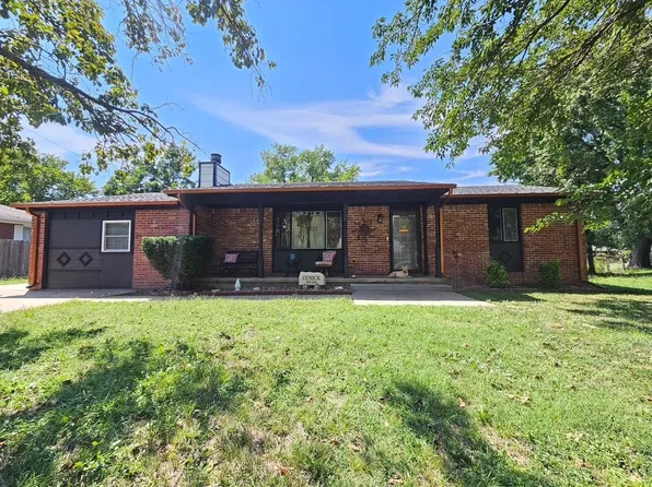 421 S Taylor St, Douglass, KS 67039