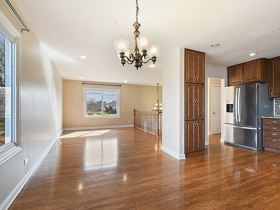 4th image of 273 Yellow Pine Dr