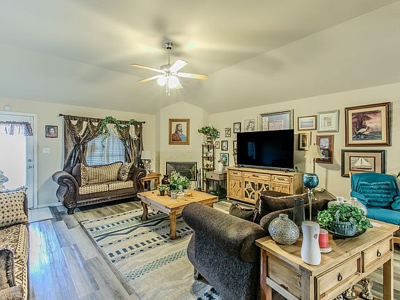 4th image of 2937 Mayfair Ln