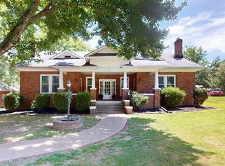 717 Dunlap St, Paris, TN 38242