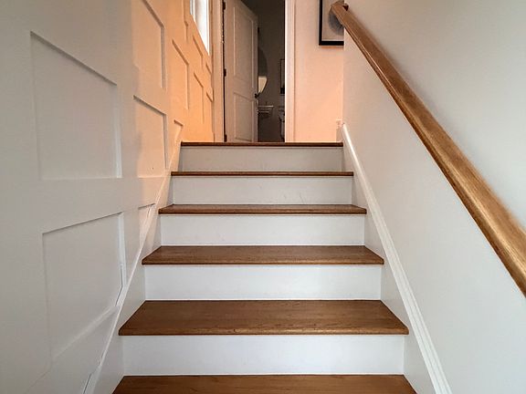 2nd image of 10 Brentwood Cir