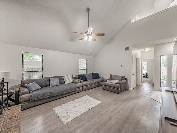 5th image of 825 Ashmount Ln