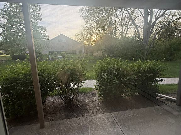 5th image of 9S220 Lake Dr