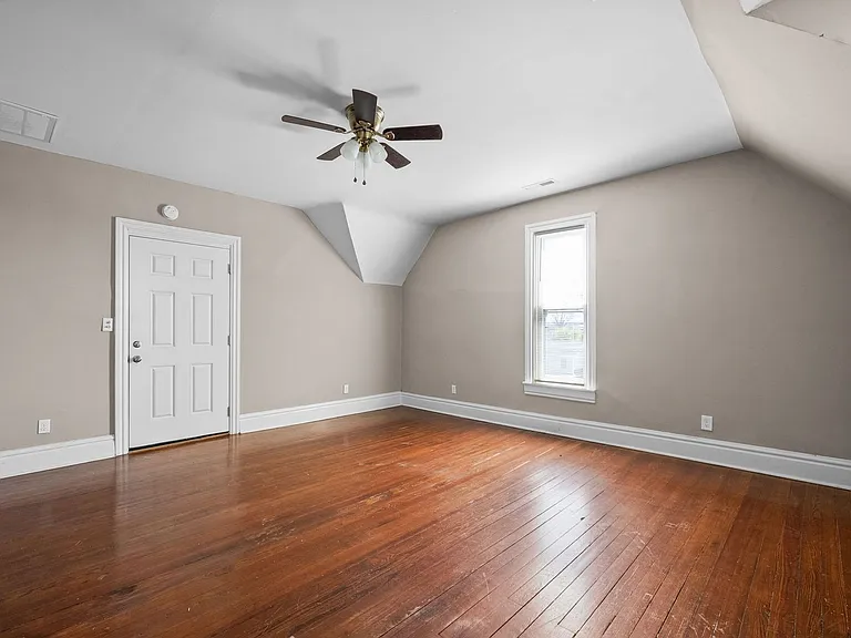 Marion St - 117 — Photo 13