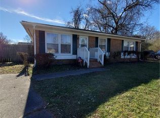 900 Noble Ct, Chesapeake, VA 23323