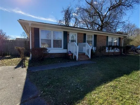900 Noble Ct, Chesapeake, VA 23323