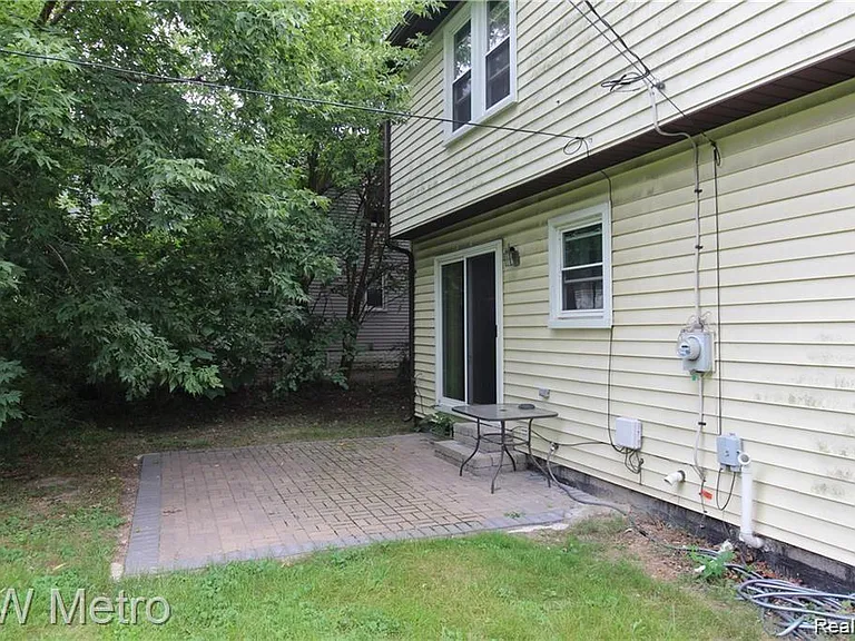 311 Woodlawn Ave — Photo 12
