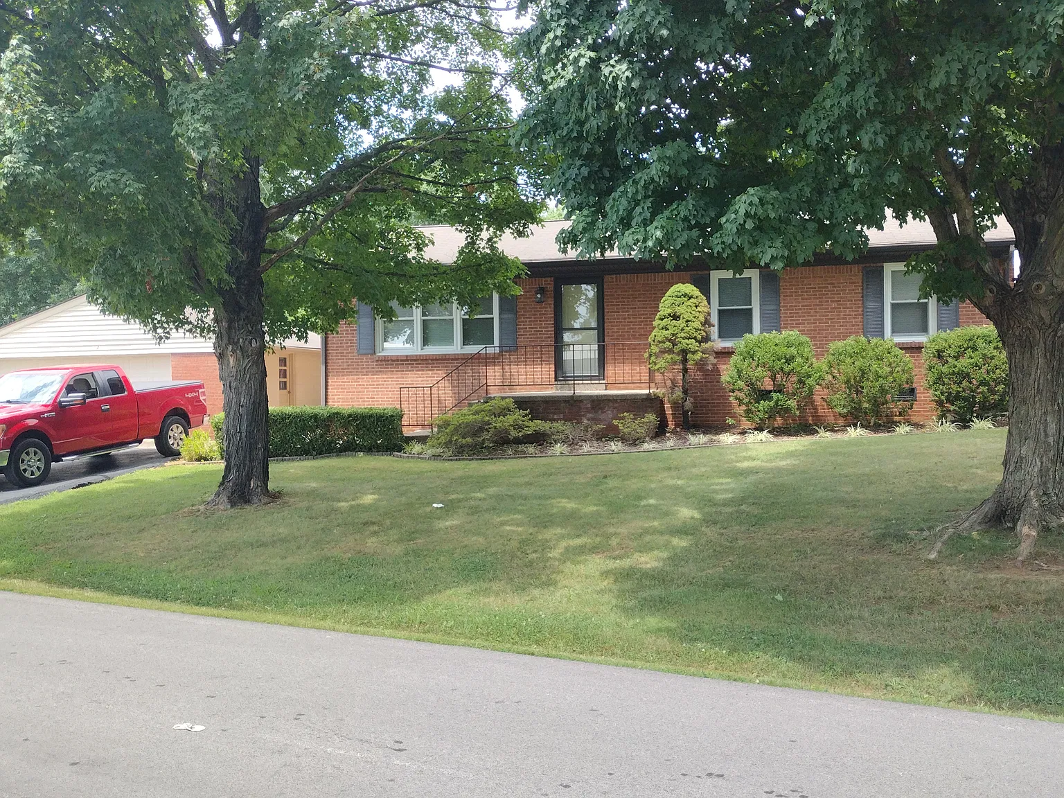 3 bed, 1.5 bath, 1188 sqft, $1,550 — Photo 1