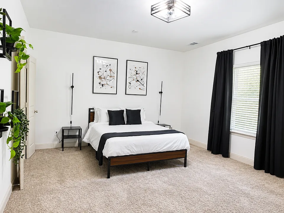6137 Blythe Dr