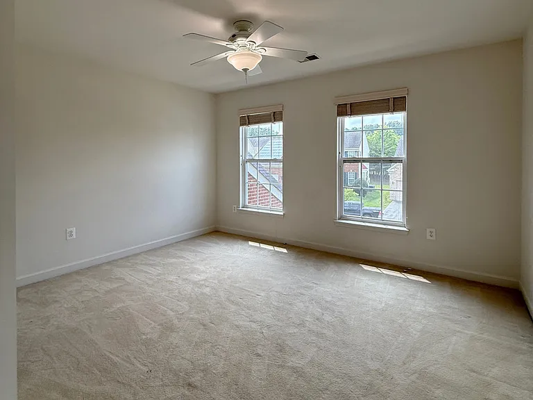 4415 Medallion Dr — Photo 38