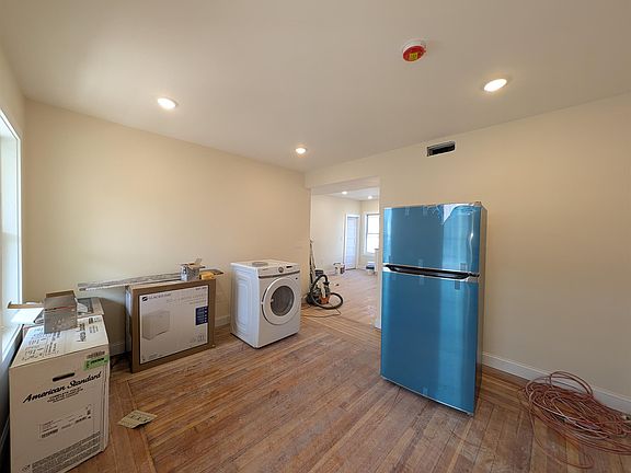 3rd image of 7 Lowell Cir #1