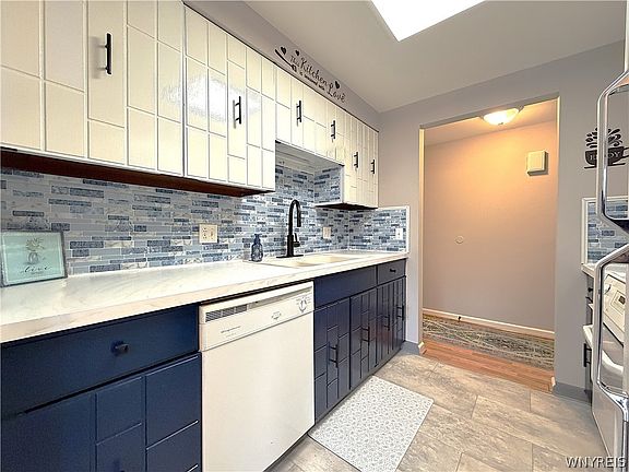 4th image of 1340 Maple Rd APT 8