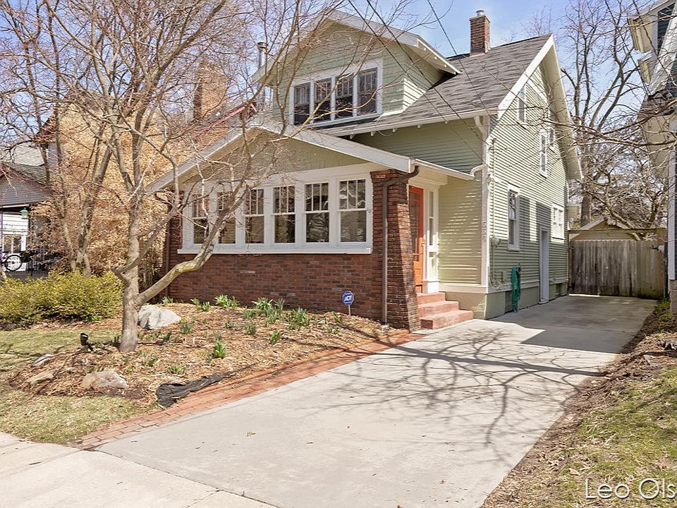 1st image of 336 Gladstone Dr SE