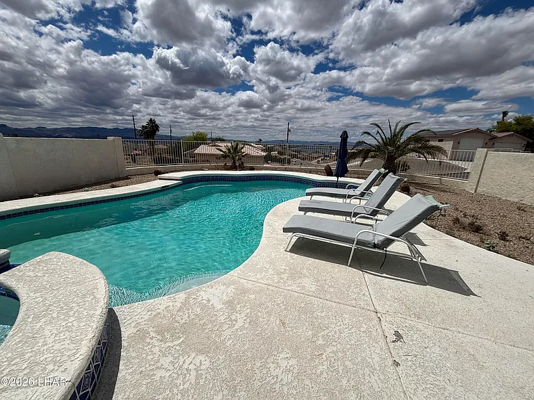 1210 Palmas Dr — Photo 11