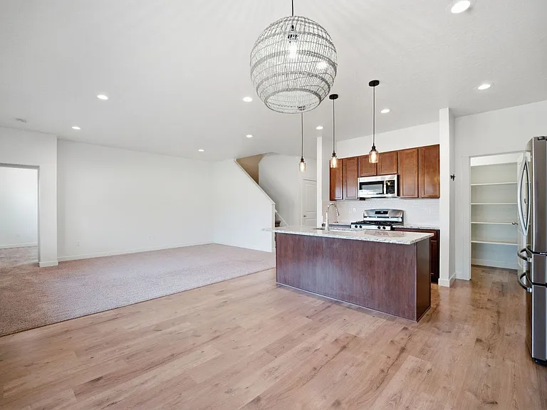 394 W Parkway Dr — Photo 7