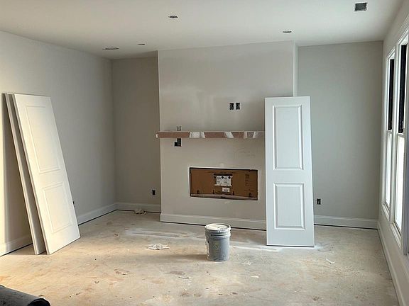 4th image of 3040 Five Creek Rd