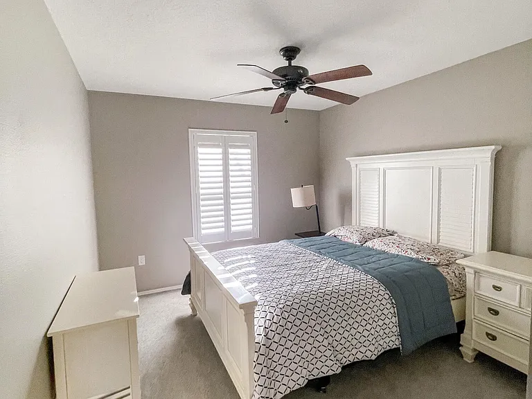 1641 Strathmore Cir — Photo 13