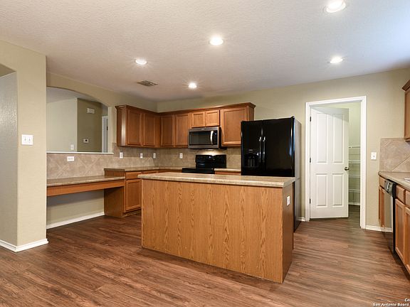 4th image of 3810 COPINSAY AVE