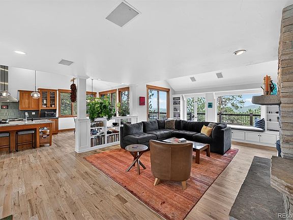 3rd image of 528 W Meadow Road