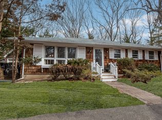 5 Bay View Dr, Southampton, NY 11968