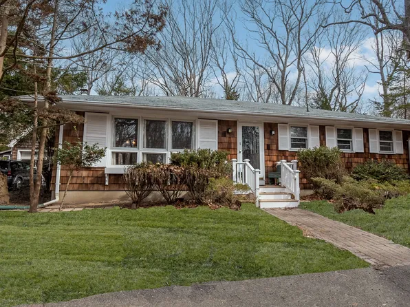 5 Bay View Dr, Southampton, NY 11968