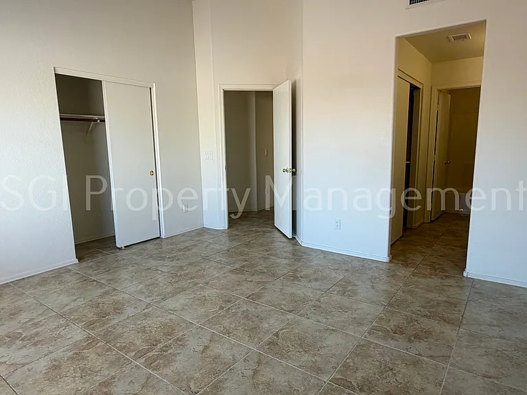 10318 W Missouri Ave — Photo 8