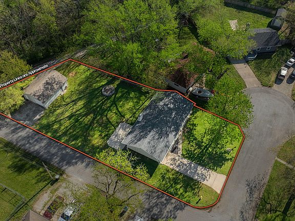 4th image of 2829 E Monroe Circle