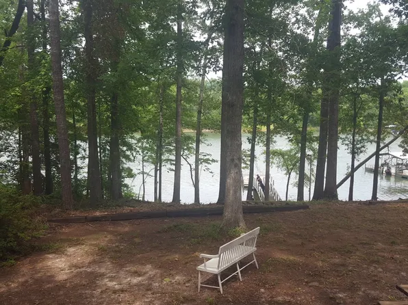 820 Smittys Ln, Townville, SC 29689