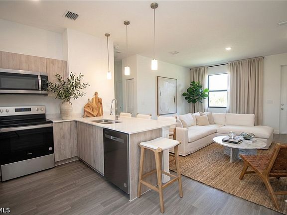 3rd image of 8050 Sherwood Cir