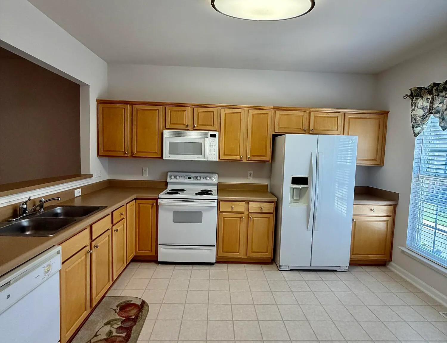 3 bed, 4.0 bath, 2000 sqft, $1,950 — Photo 4