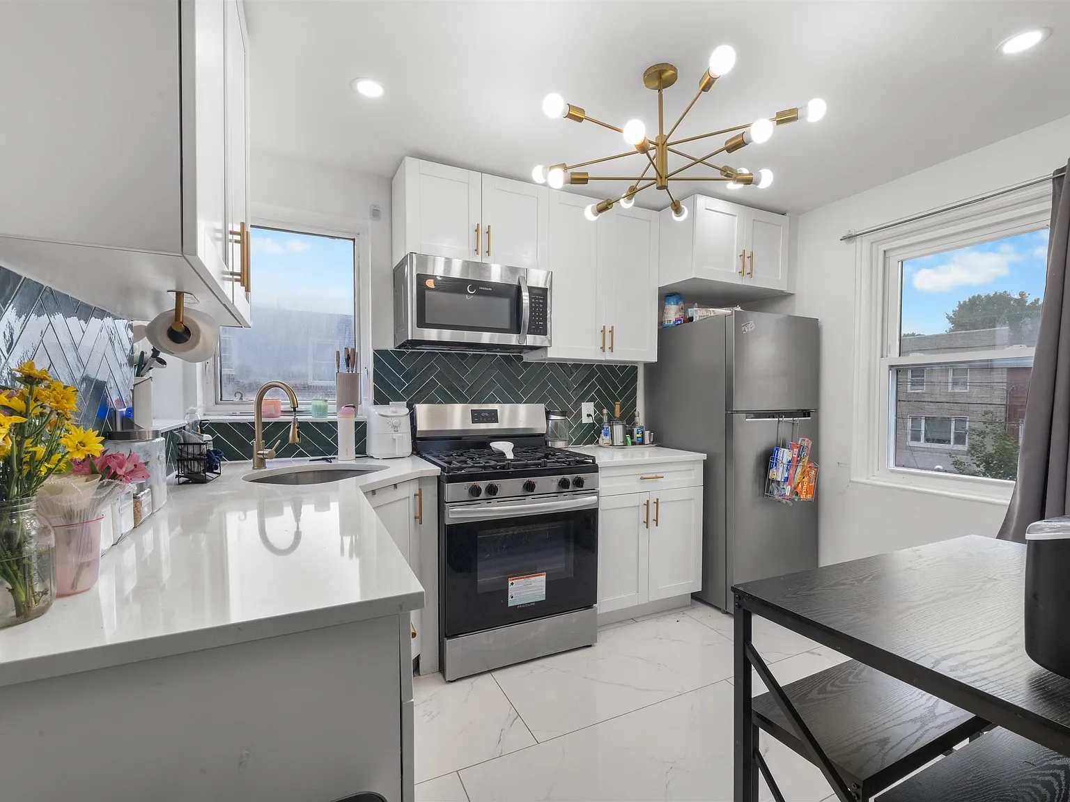 2 bed, 1.0 bath, $2,350 — Photo 2