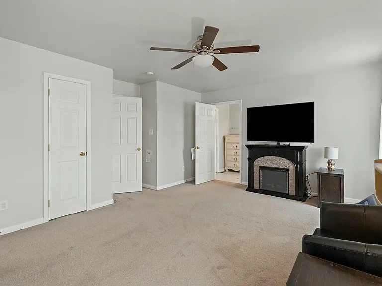 1077 Duval St #102 — Photo 14