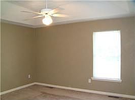 4th image of 2035 Bloomfield Ave