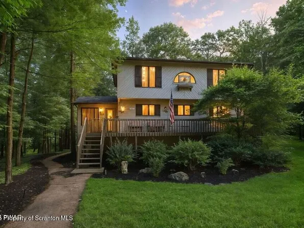 57 Woodcrest Ln, Lake Ariel, PA 18436