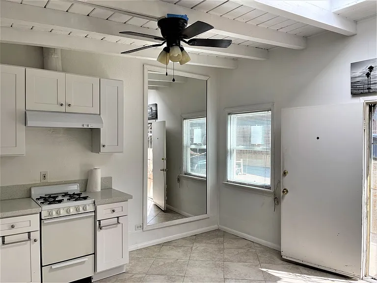 156 W Marquita #C — Photo 3
