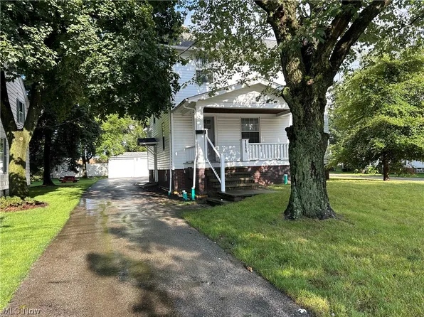 1511 Richmond Rd, Lyndhurst, OH 44124