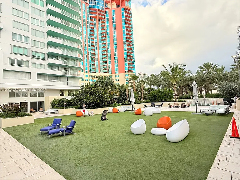 300 S Pointe Dr #809 — Photo 43