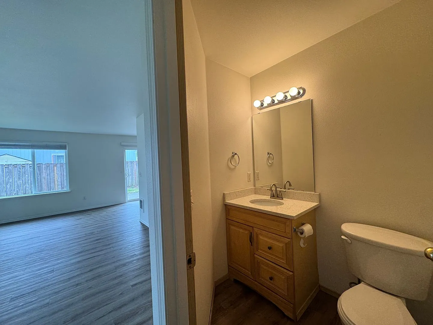 Three Bedroom with a Fully Fenced Backyard! — Photo 4