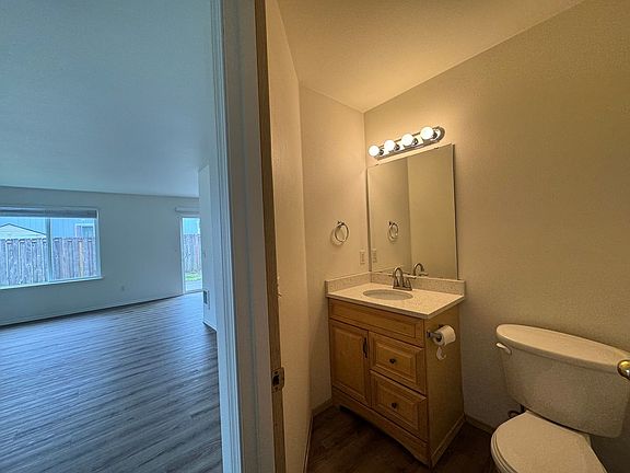 4th image of 610 11th Ave