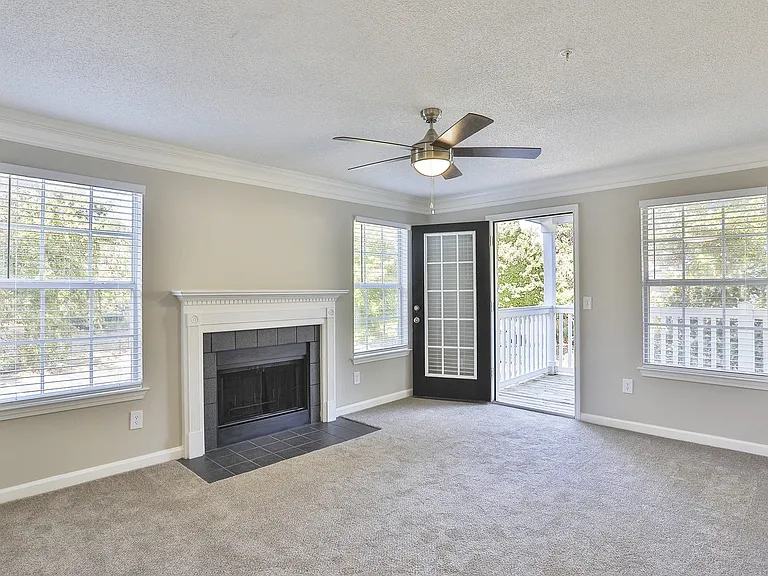 Crestmont at Thornblade Apartments — Photo 10