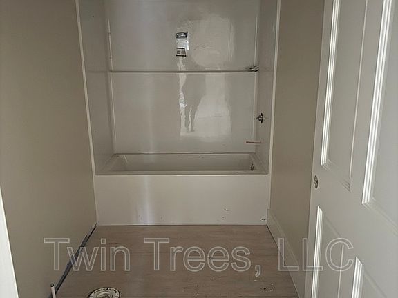 4th image of 6091 Main St
