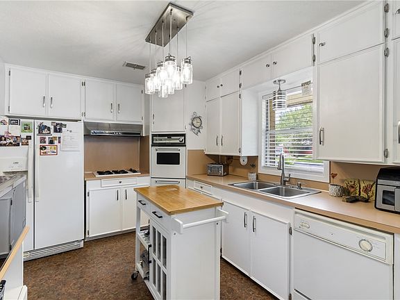 4th image of 4200 Woody Ln
