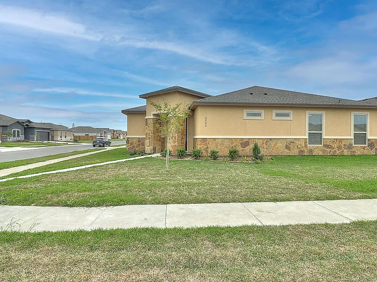 2202 Crystal Bay Dr — Photo 2