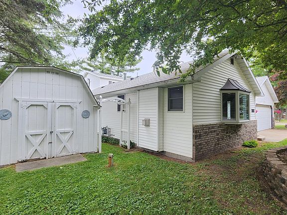 5th image of 1322 Iroquois Ave